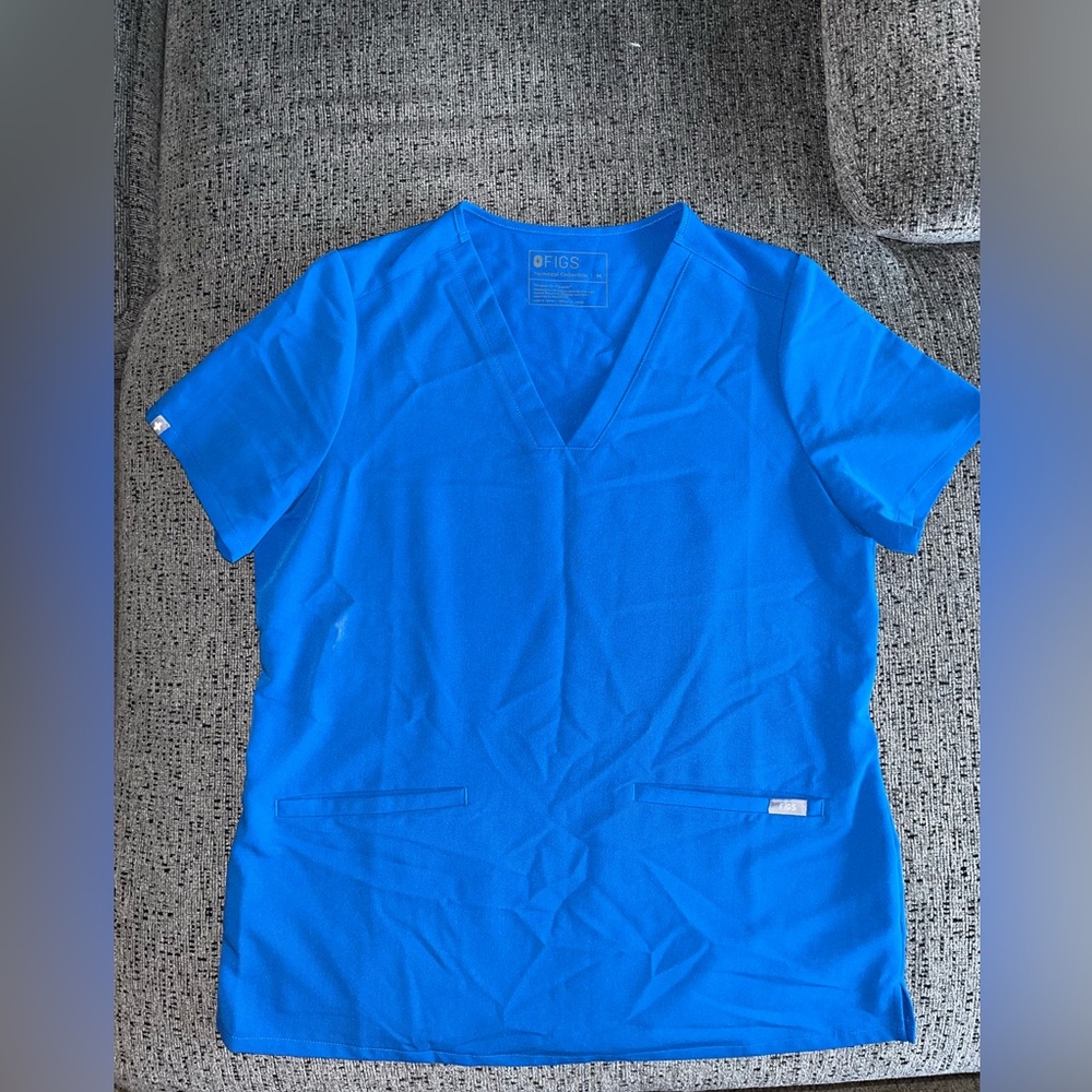 Casma Three-Pocket Scrub Top